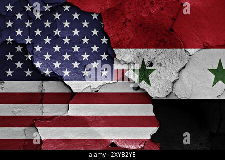 Bandiere degli Stati Uniti e della Siria dipinte su un muro incrinato Foto Stock