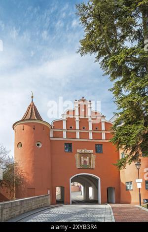 Alto Tor, porta medievale della città di Neuburg sul Danubio Foto Stock