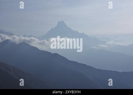 Machapuchare. Vista dal punto panoramico Muldai, Nepal, Asia Foto Stock