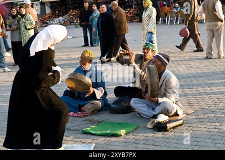 Artisti di strada in Meknes, Marocco. Foto Stock