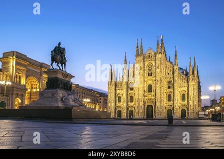 Milano skyline della città di Alba a Milano Duomo di Milano Italia Foto Stock