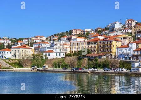 Pylos, Grecia, 2 aprile 2019: Vista panoramica della città di Pylos situata nel Peloponneso, prefettura di Messinia, Europa Foto Stock