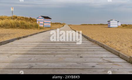 Great Yarmouth, Norfolk, Inghilterra, Regno Unito, 06 aprile, 2018: Beach Huts sulla spiaggia di Great Yarmouth Foto Stock