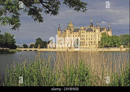 Europa, Germania, Meclemburgo-Pomerania occidentale, Schwerin, Castello di Schwerin, costruito tra il 1845 e il 1857 nello stile dello storicismo romantico, oggi il mare Foto Stock