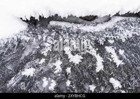 Flusso congelato, Parco Nazionale Muddus, Laponia, Patrimonio Mondiale dell'Umanità, Norrbotten, Lapponia, Svezia, novembre 2015, Europa Foto Stock