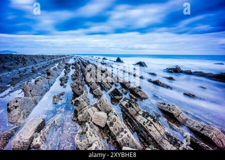 Marea in discesa, costa di Flysch, spiaggia di Zumaia, Guipuzcoa, Euzkadi, Spagna Foto Stock