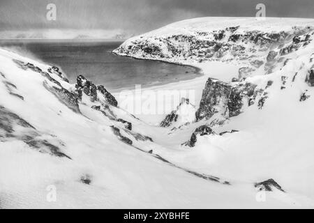 Tempesta, Mare di Barents, Soeroeya, Finnmark, Norvegia, febbraio 2019, Europa Foto Stock