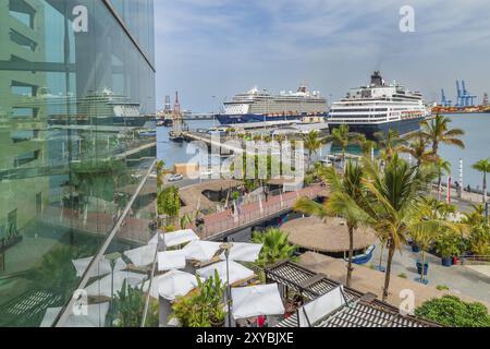 Navi da crociera presso il Centro Comercial El Muelle, Las Palmas, Gran Canaria, Isole Canarie, Spagna, Las Palmas de Gran Canaria, Gran Canaria, Isole Canarie Foto Stock