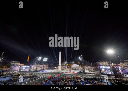 Parigi, Francia 28/08/2024, i Giochi Paralimpici di Parigi 2024 , ai Paralimpiadi è stato dato un magnifico palcoscenico per mostrare al mondo lo sport paralimpico. Alla fine della cerimonia, il Calderone del 2024 di Parigi fu acceso ancora una volta e illuminato Foto Stock