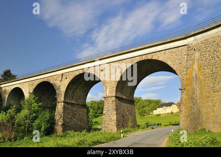 Grossschweidnitz. Viadotto sul Hoellengrund, costruito nel 1847 per la linea ferroviaria Loebau-Zittau. ponte a 7 archi, altezza 17 m, lunghezza 148 m. Foto Stock