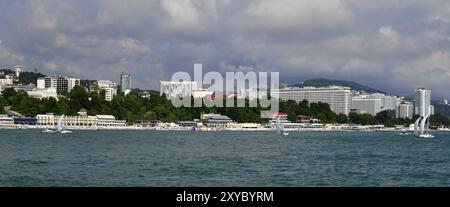 Sochi, Russia, 2 giugno. 2018. Vista della città dal mare, Europa Foto Stock