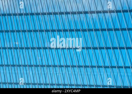 moderno sfondo architettonico, facciata in vetro e metallo di un edificio contemporaneo Foto Stock