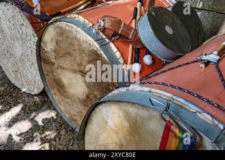 Fusti utilizzati in un brasiliano folk festival in onore di San Giorgio nello Stato di Minas Gerais Foto Stock