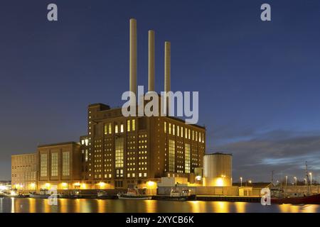 Copenaghen, Danimarca, 29 marzo 2016: Centrale elettrica di Svanemolle di notte, Europa Foto Stock