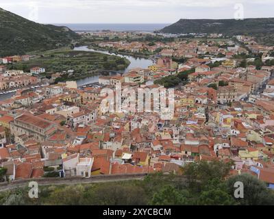 Bosa è un comune della provincia di Oristano, nella parte occidentale dell'isola mediterranea italiana della Sardegna Foto Stock