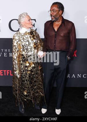 HOLLYWOOD, LOS ANGELES, CALIFORNIA, USA - AGOSTO 28: Glenn Close e Lee Daniels arrivano alla premiere di Los Angeles di "The Deliverance" di Netflix, tenutasi al Netflix Tudum Theater il 28 agosto 2024 a Hollywood, Los Angeles, California, Stati Uniti. (Foto di Xavier Collin/Image Press Agency) Foto Stock