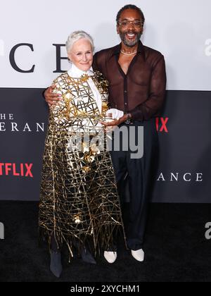 HOLLYWOOD, LOS ANGELES, CALIFORNIA, USA - AGOSTO 28: Glenn Close e Lee Daniels arrivano alla premiere di Los Angeles di "The Deliverance" di Netflix, tenutasi al Netflix Tudum Theater il 28 agosto 2024 a Hollywood, Los Angeles, California, Stati Uniti. (Foto di Xavier Collin/Image Press Agency) Foto Stock