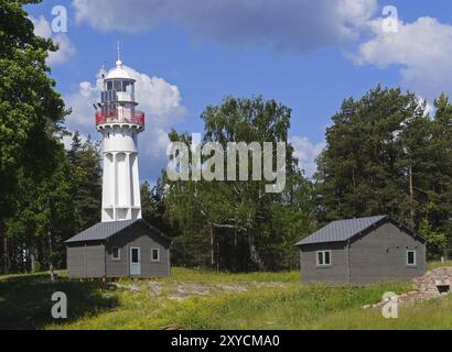 Da Wikipadia: Faro M?rsrags (lettone: M?rsraga b?ka), un faro nella Baia di riga, sulla costa del Baltico lettone. Si trova su una capezzagna Foto Stock