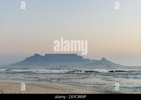 Cape Town nel pomeriggio (vista da Bloubergstrand) Foto Stock