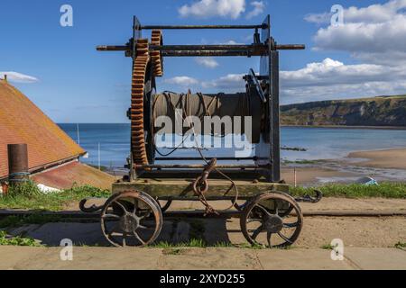 Un vecchio argano corda sulla costa del Mare del Nord in Runswick Bay, North Yorkshire, Inghilterra, Regno Unito Foto Stock