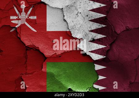 Bandiere di Oman e Qatar dipinte su pareti incrinate Foto Stock