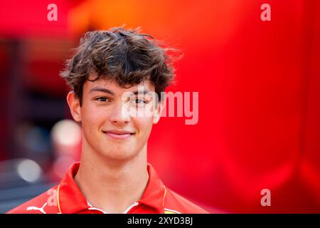 MONZA - Oliver Bearman (pilota di riserva Ferrari) sul circuito dell'autodromo Nazionale Monza in vista del Gran Premio d'Italia. LEVIGATRICE ANP KONING Foto Stock