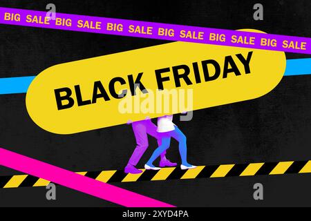 Due personaggi che portano un enorme banner per il Black Friday, con colori audaci e cartellini promozionali, promozione del prossimo grande evento di shopping. Collage d'arte contemporanea. Foto Stock