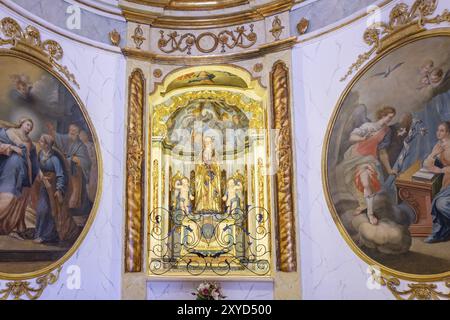 Mare de Deu de Gracia, talla de madera policromada gotica, presbiterio, Santuari de nostra Senyora de Gracia, santuario de Gracia -, siglos XVII-XVIII Foto Stock