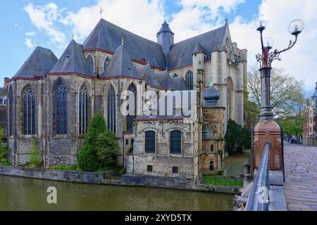 Chiesa di San Michele tardo gotica e ponte di San Michele, Gand, Fiandre, Belgio Foto Stock