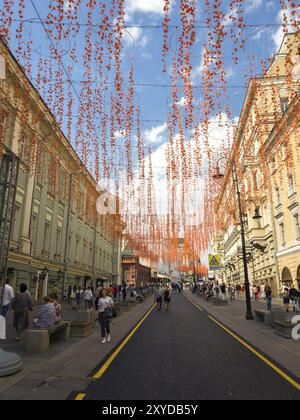 Mosca, Russia, 9 settembre. 2018. Via Bolshaya Dmitrovka dopo la ristrutturazione decorata per il City Day, Europa Foto Stock