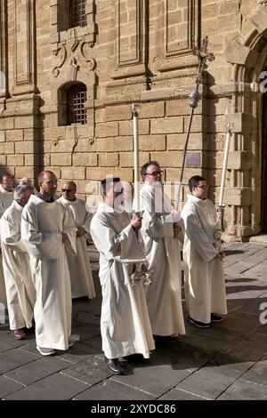 Processione religiosa alla cattedrale di Caltagirone. Sicilia Italia Foto Stock
