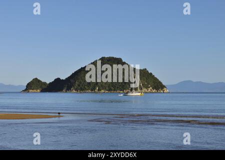 Vista dalla baia di Onetahuti e dal parco nazionale di Abel Tasman Foto Stock