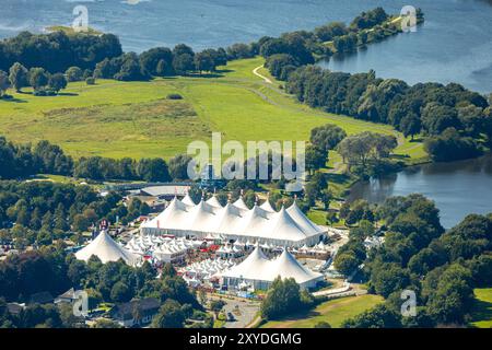 Luftbild, Zeltfestival Ruhr, Event Großveranstaltung mit Musik und Kunst am Kemnader SEE in Witten und Bochum, Querenburg, Bochum, Ruhrgebiet, Nordrhein-Westfalen, Deutschland ACHTUNGxMINDESTHONORARx60xEURO *** Vista aerea, Tent Festival Ruhr, evento su larga scala con musica e arte al lago Kemnader di Witten e Bochum, Querenburg, Bochum, regione della Ruhr, Renania settentrionale-Vestfalia, Germania ACHTUNGxMINDESTHONORARx60xEURO Foto Stock