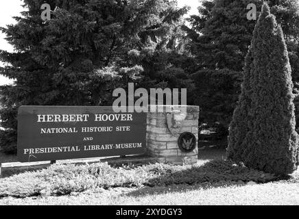 Cartello d'ingresso al sito storico nazionale Herbert Hoover e al Presidential Library Museum presso West Branch, Iowa, USA. Foto Stock