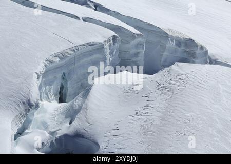 Impressionante dettaglio del ghiacciaio Aletsch, Alpi svizzere Foto Stock