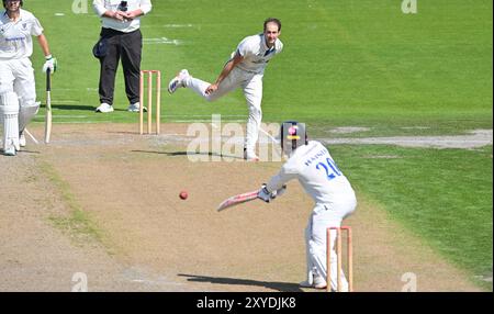 Hove UK 29 agosto 2024 - Daryn Dupavillion gioca contro Tom Haines del Sussex durante il primo giorno del Vitality County Championship League due partite di cricket tra Sussex e Derbyshire al 1st Central County Ground di Hove: Credit Simon Dack /TPI/ Alamy Live News Foto Stock