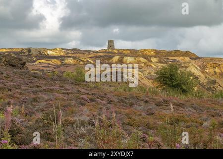 Ex miniera di rame Parys montagna vicino a Amlwch sull'Isola di Anglesey, Galles, Regno Unito Foto Stock