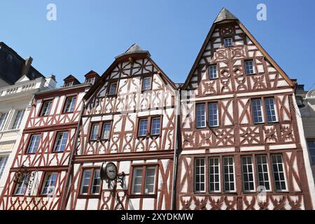 Case in legno nel centro storico di Treviri, la città più antica della Germania. Queste tipiche case medievali erano fatte di telai in legno (timbo Foto Stock