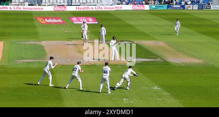 Hove UK 29 agosto 2024 - Daniel Hughes batte il Sussex sulla strada per mezzo secolo al mattino durante il primo giorno della partita di cricket Vitality County Championship League Two tra Sussex e Derbyshire al 1st Central County Ground a Hove: Credit Simon Dack /TPI/ Alamy Live News Foto Stock