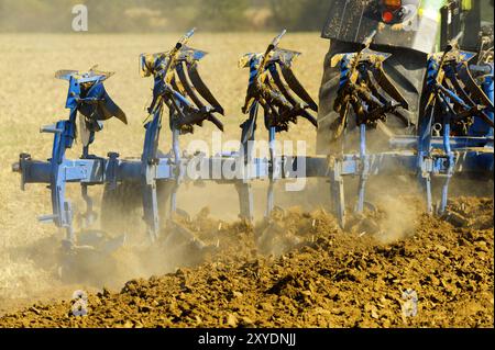 Primo piano di un aratro in azione Foto Stock
