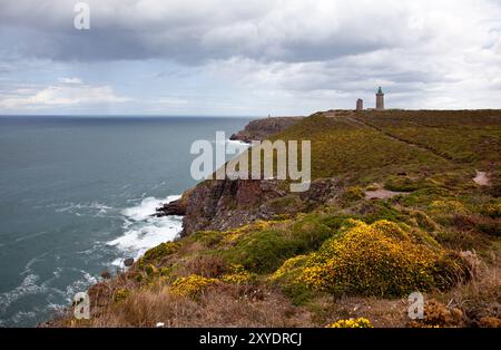 Cap Frehel con il suo faro in Bretagna Foto Stock