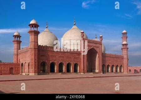 Badshahi Masjid Lahore con la sua eleganza dell'arte moghul Foto Stock