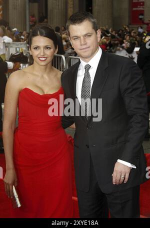 Luciana Barroso e Matt Damon alla premiere di Los Angeles di Ocean's Thirteen tenutasi al Grauman's Chinese Theatre di Hollywood, USA, il 5 giugno 200 Foto Stock