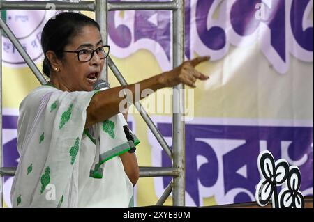 KOLKATA, INDA - AGOSTO 28: Capo ministro del Bengala Occidentale & All India Trinamool Congress (AITC) presidente Mamata Banerjee che parla nell'evento del giorno di fondazione del TMCP, ala studenti del TMC, a Mayo Road il 28 agosto 2024 a Kolkata, India. (Foto di Samir Jana/Hindustan Times/Sipa USA) Foto Stock