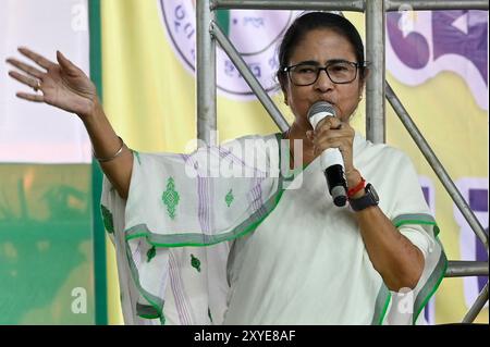 KOLKATA, INDA - AGOSTO 28: Capo ministro del Bengala Occidentale & All India Trinamool Congress (AITC) presidente Mamata Banerjee che parla nell'evento del giorno di fondazione del TMCP, ala studenti del TMC, a Mayo Road il 28 agosto 2024 a Kolkata, India. (Foto di Samir Jana/Hindustan Times/Sipa USA) Foto Stock