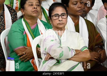 KOLKATA, INDA - AGOSTO 28: Capo ministro del Bengala Occidentale & All India Trinamool Congress (AITC) presidente Mamata Banerjee insieme ad altri leader nell'evento del giorno di fondazione del TMCP, ala studenti del TMC, a Mayo Road il 28 agosto 2024 a Kolkata, India. (Foto di Samir Jana/Hindustan Times/Sipa USA) Foto Stock