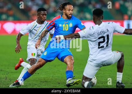 ABIDJAN, COSTA d'AVORIO - 2 FEBBRAIO; Theo Bongonda dei Congo Dr e Guinea difensori durante la TotalEnergies Caf Africa Cup of Nations (Afcon 2023) ma Foto Stock