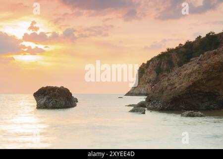 Splendido tramonto sul mare a Chonburi thailandia Foto Stock