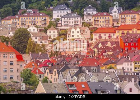 Bergen, Norvegia tramonto antenna cityscape con coloratissime case tradizionali Foto Stock