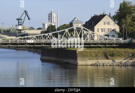 Porto di Deutz sul Reno con ponte girevole Foto Stock